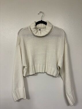 H&M Cream Cropped Turtleneck Sweater